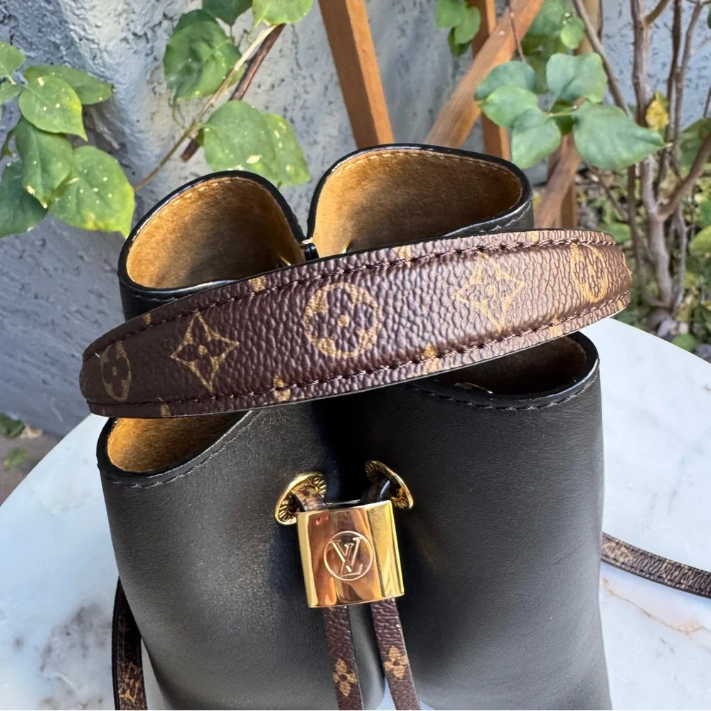 Louis Vuitton Bloom PM Bucket Bag